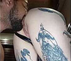 Cris Bathory levando uma bela chupada do amigo do seu ex, no cuzinho, at&eacute_ pedir rola. Veja completo no RED