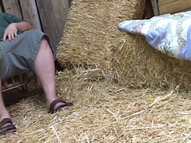 Chunky girls behind scenes show bodies