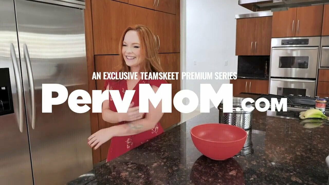 BFFS -Naughty Surfer Girls Show Their Perfect Beach Body