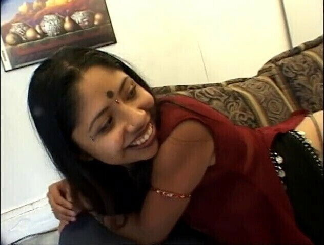 Indian whore gets pussy fucked during interracial 3some