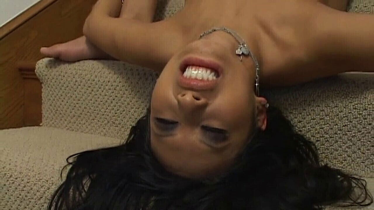 Hotte Latina Treppe gefickt Maul gespritzt