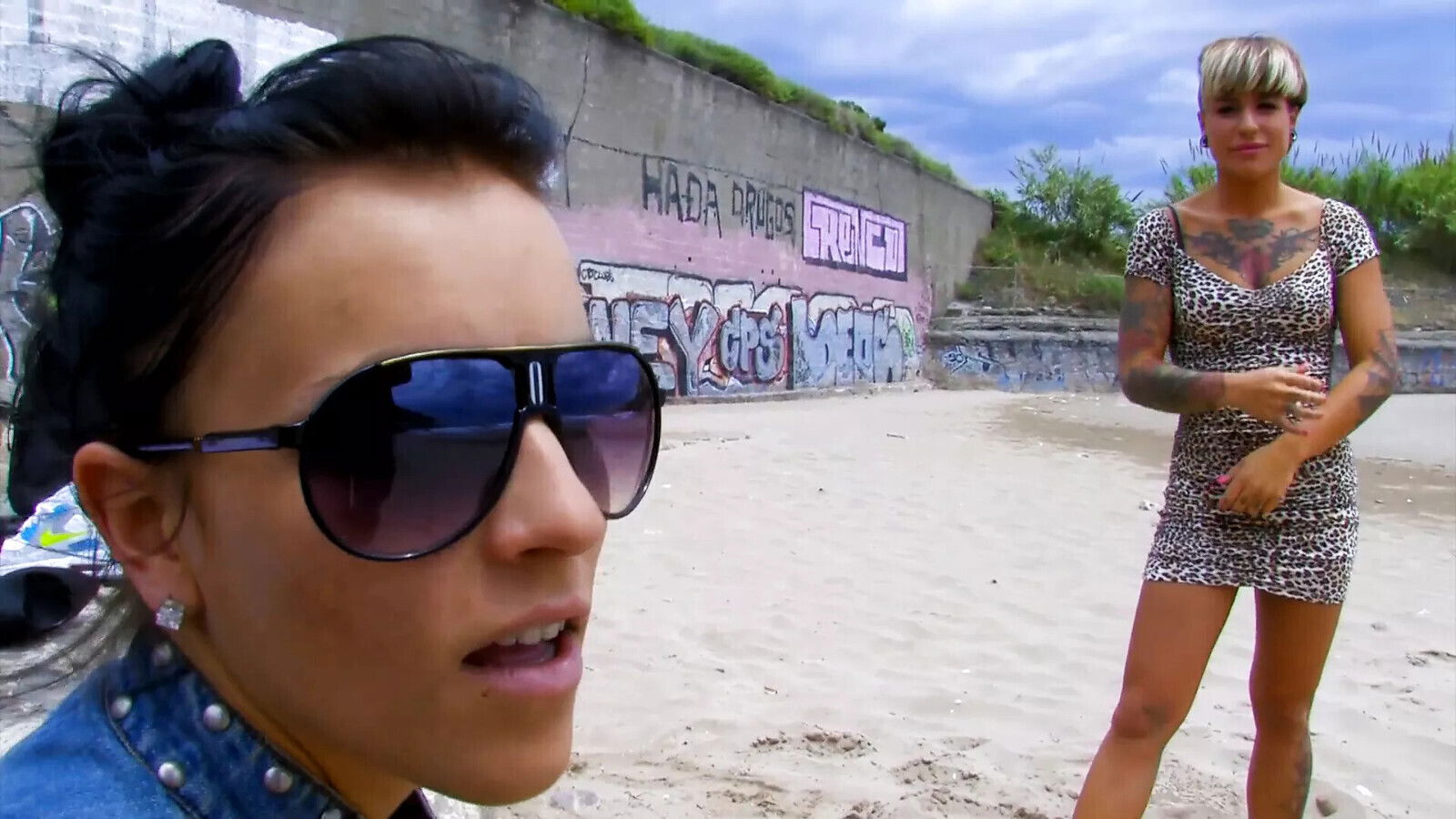 Blond tattooed beach girl fucked hard stranger