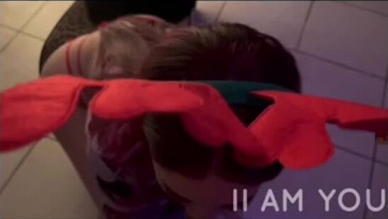 Mexicana país canta villancicos cogen