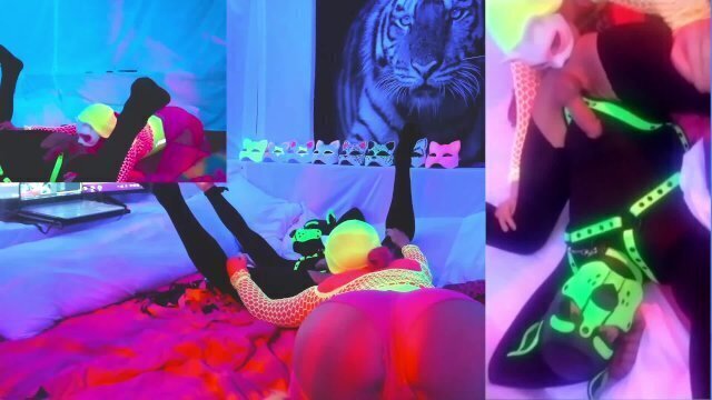 @SexyNeonKitty Rimming ass like a professional Chaturbate Live