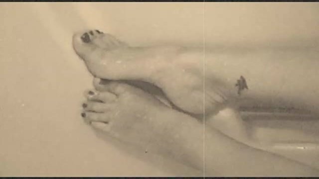 Vintage Shower Cumming Showing Feet Close Clit