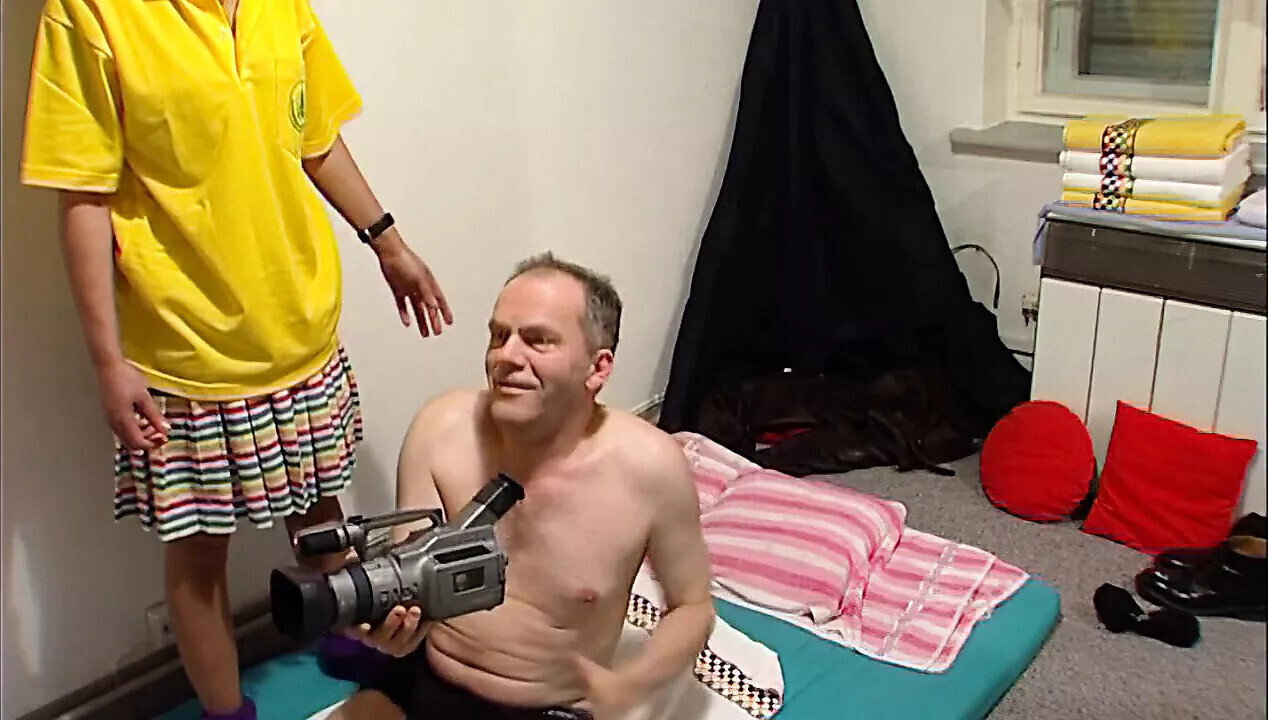 Thai massage therapists massieren Cameramann