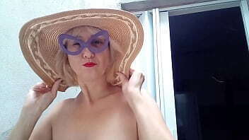 Stella Still Vestida de Bandida na Pr&eacute_- v&eacute_spera de Natal / Full on Red