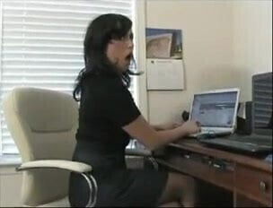 Secretary ties female boss