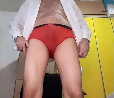 Fazendo strip tease tirando camisa social branca aberta cueca vermelha sexy leite Gostoso Safado Tesudo Grande empinado jorrando leite