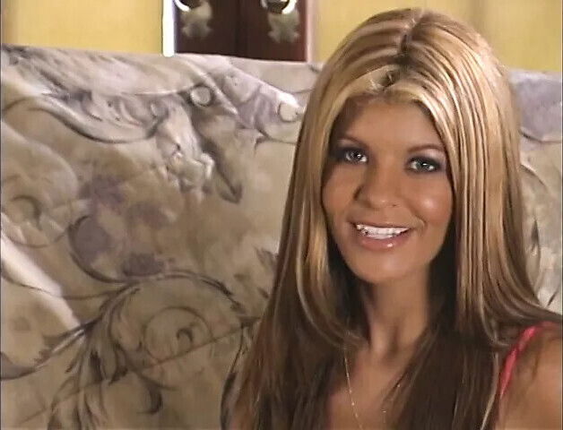 Guys stuff broad's pussy threesome