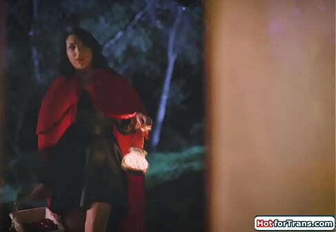 Tgirl Chanel Santini fucks milf