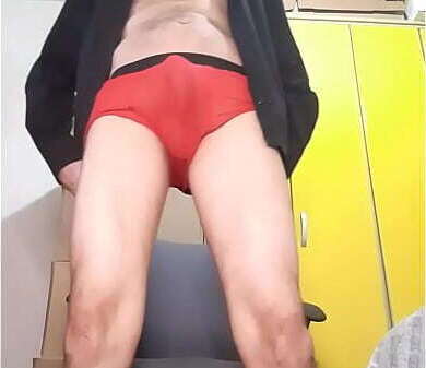 Grande Empinado jorrando leite enorme cueca vermelha camisa social preta