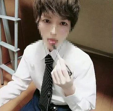 メガネ男子が勉強中に我慢できずにボールペンオナニー！012