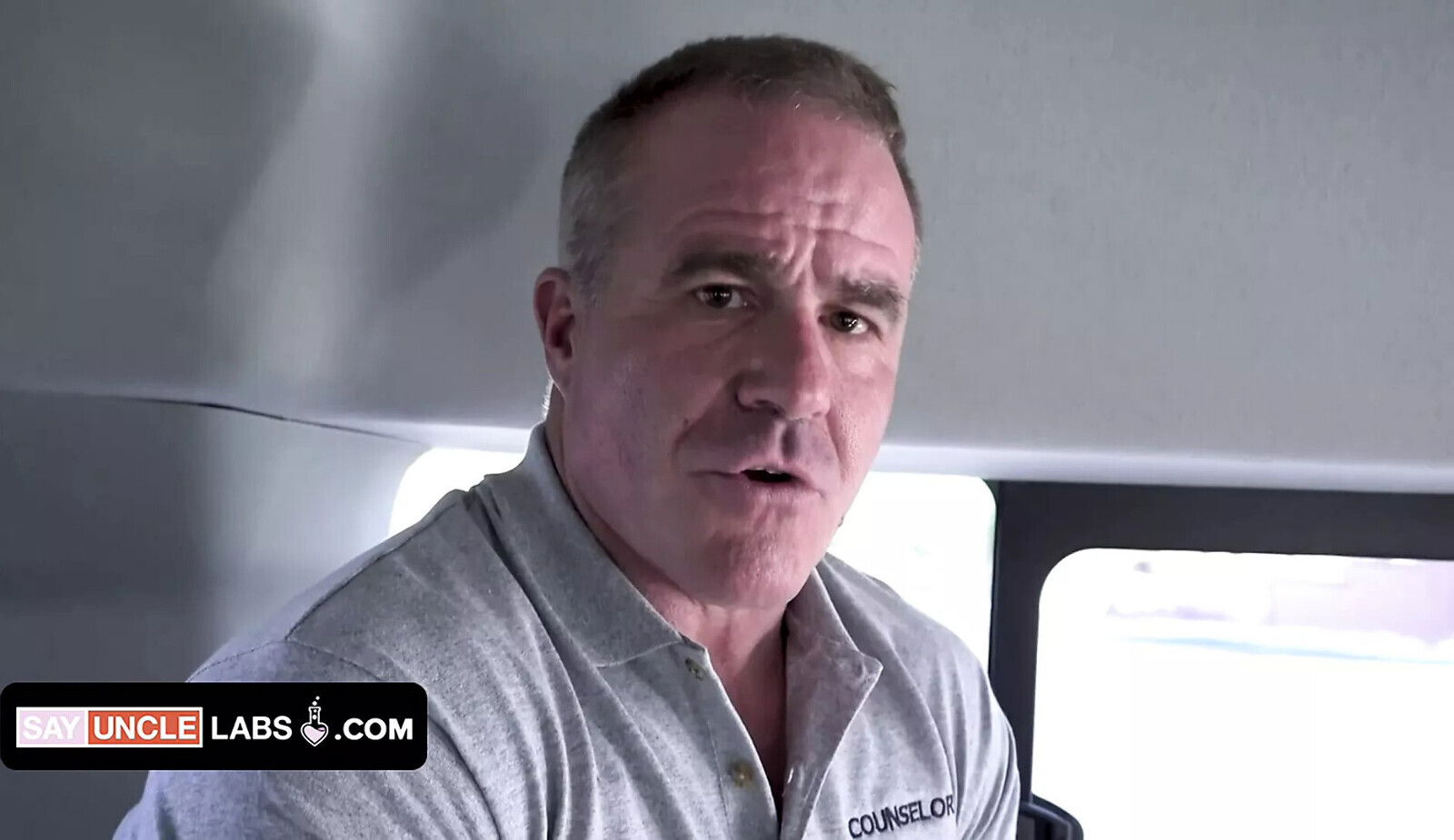 Muscle Hunk Gets Young Stud Into Rescue