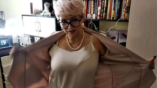 beautiful mature bitch with carrot pussy))