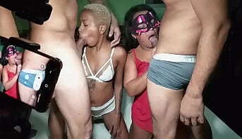 Bastidores da grava&ccedil_&atilde_o suruba amadora com a gordinha do rabet&atilde_o e a safada Nicoli Fox na maior putaria com Leo Ogro e AntonyVtt