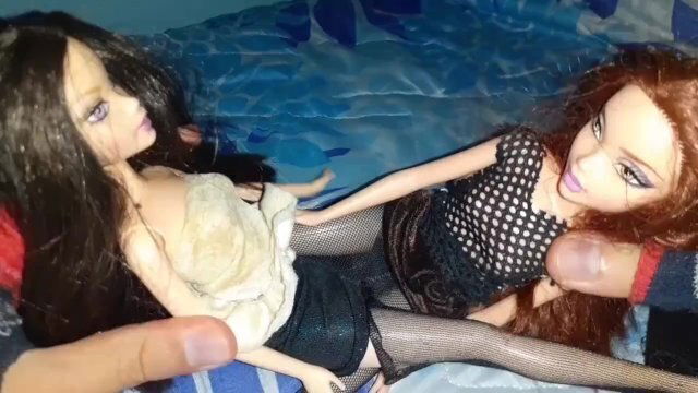 Secretarias lesbianas disfrutan cuerpos tocan encima blusas, faldas medias