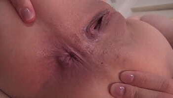 妖艶な顔立ちが魅力の白石麗奈ちゃんが自らアナルを画面いっぱいに広げて見せてくれるアナル図鑑