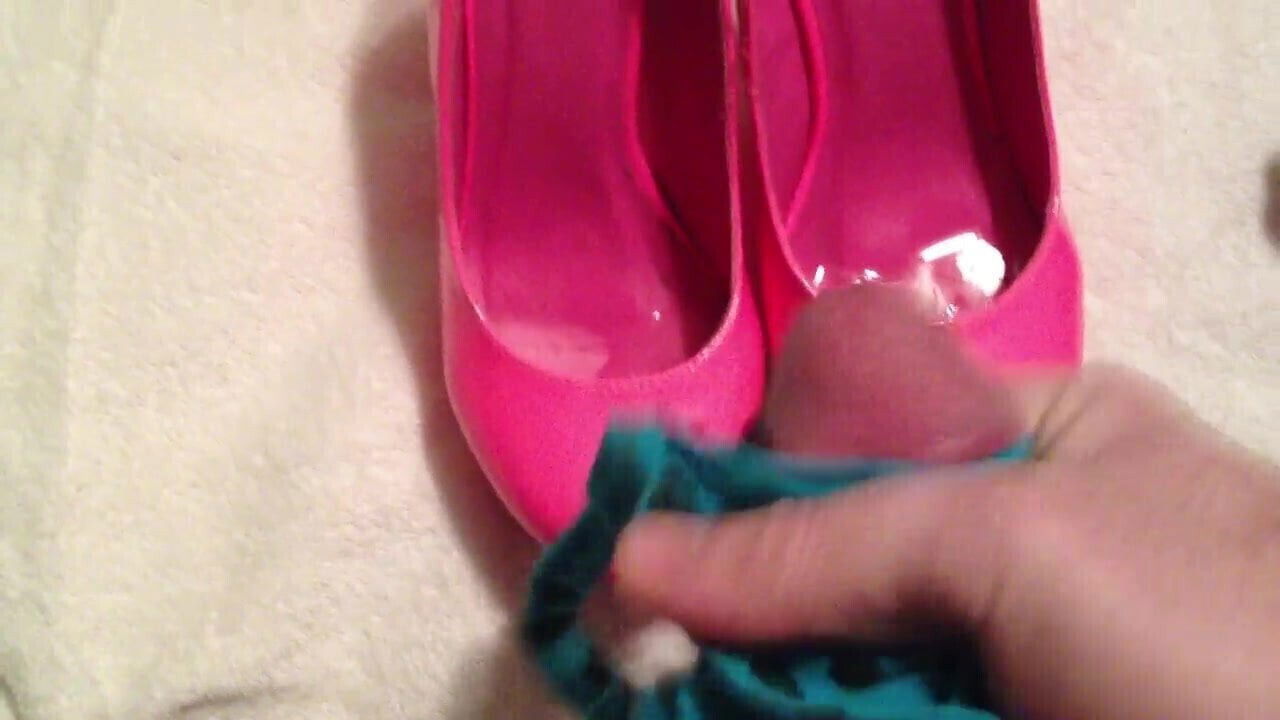Cumming filled pink wedges