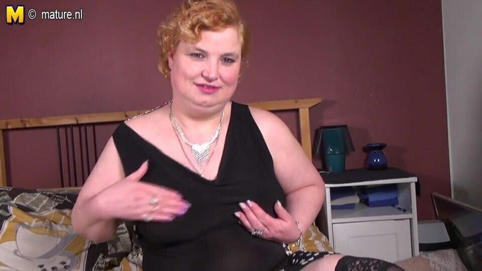 Big amateur granny with favourite black toy