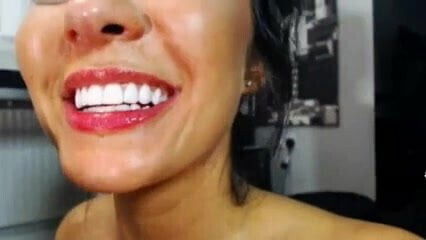 Sexxy Brunette Friend Play