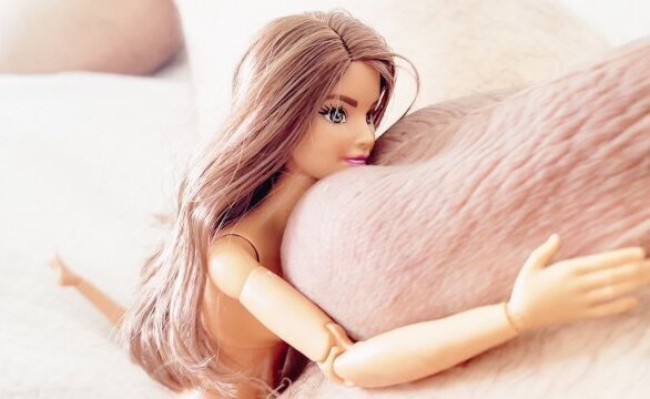 Tiny Cutie Adores Gigantic Drowns