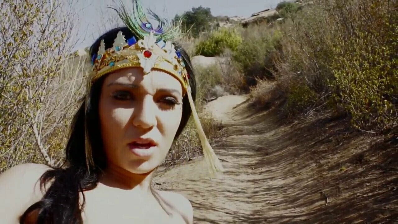 Public All'aperto Gilda Mane succhia scopa cazzo