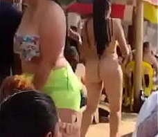 mujer desnuda en playa de Taganga (Parte 2)