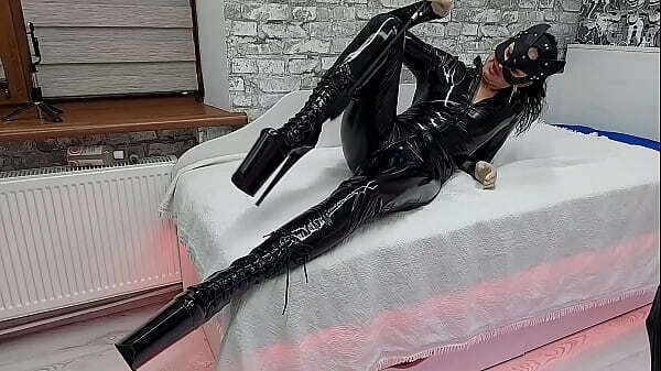 MASSIVE PEGGING DESTROYING ASS. ROUGH PEGGING AMATEUR CHASTITY BELT FEMDOM