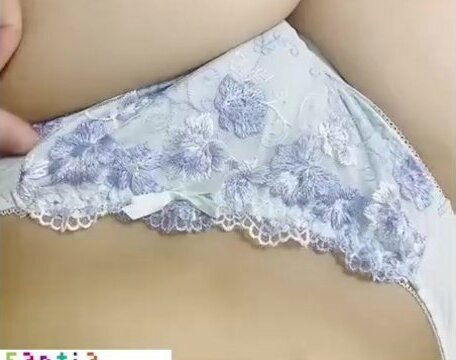 １日着用後の可愛い下着を見てね。クロッチ汚れ