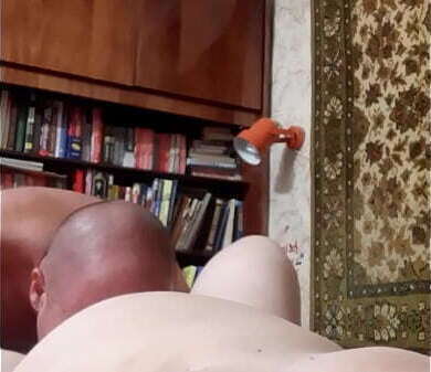 Жена кончает куни