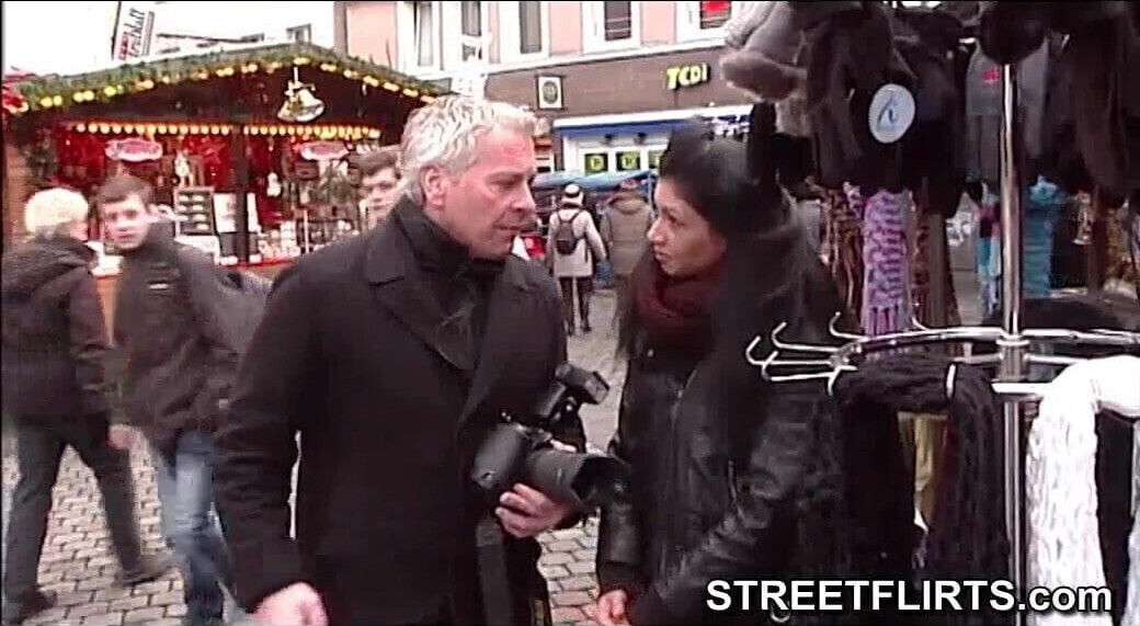 StreetFlirts.com fake casting agent gets blowjob