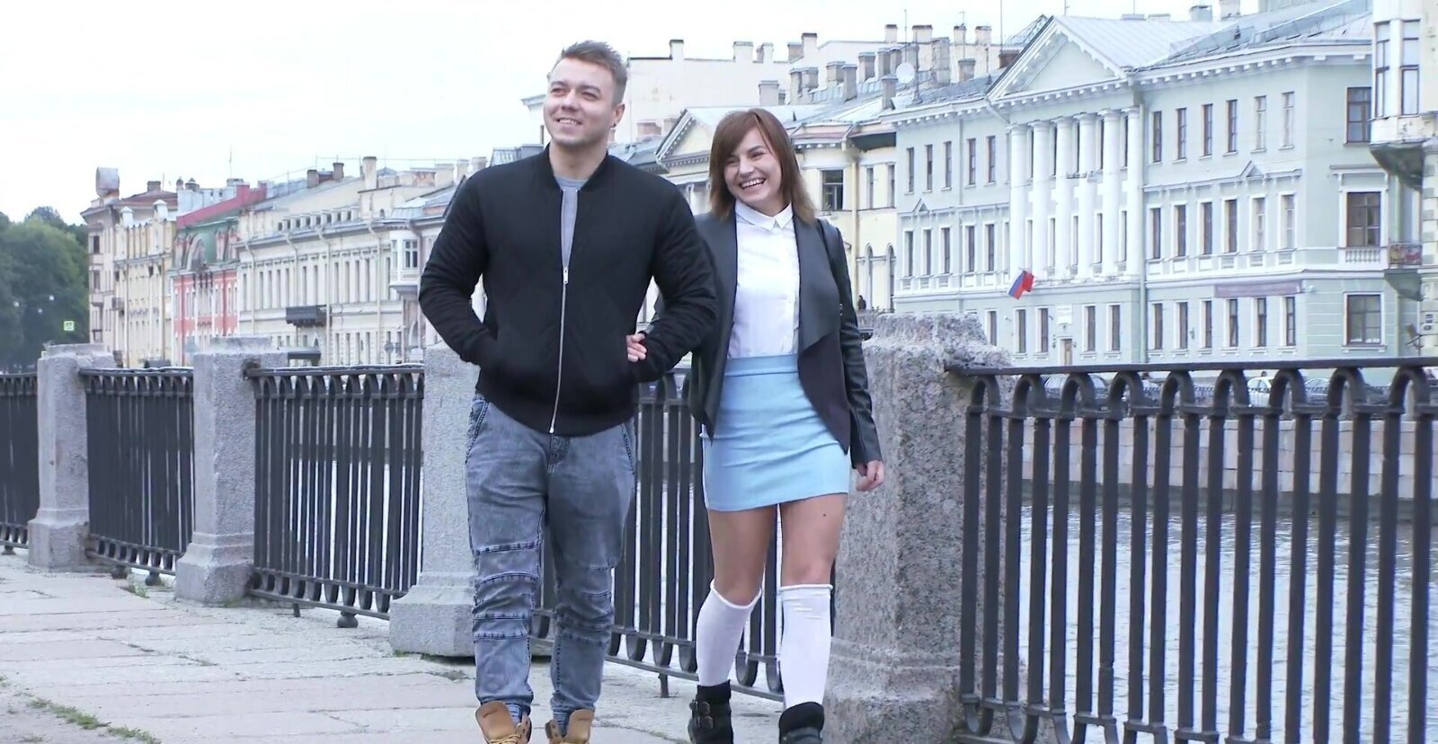 Bubble butt darling Mary moans while riding stiff penis