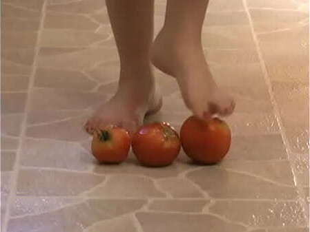 Foot Fetish Sexy feet crushing tomatoes