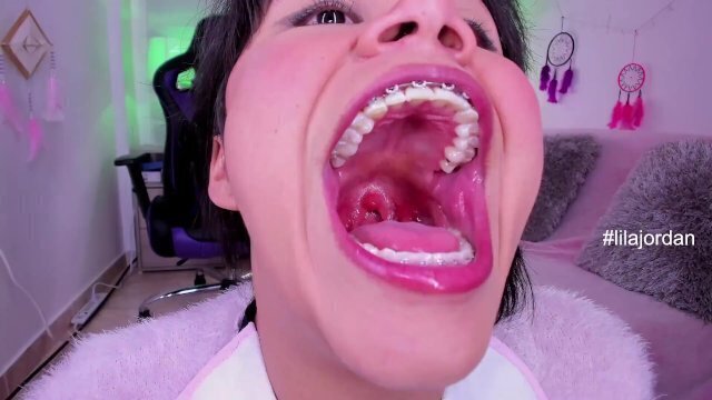 brush teeth make saliva