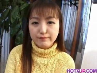 Young Yuki plasy with ceamy