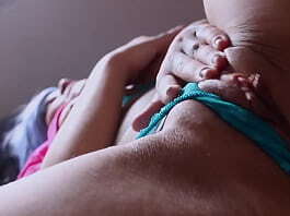 TATUADA GOSTOSA MASTURBANDO VESTIDA COSPLAY