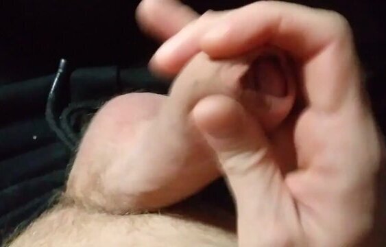 ОХУЕННЫЙ парень надрачивает ругается