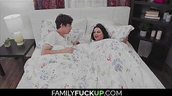 Bad Step Sister Pasing the Night in her Brother'_s House, Payton Preslee, Tony Lovelocks