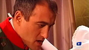 Olivia Daniella, deux belles brunettes bais&eacute_es Napol&eacute_on