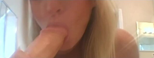 blondie dildo sucking