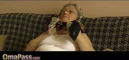 OmaPass Old grannies is very very wet her pussy