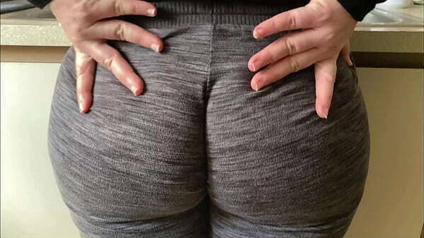 Kitchen With Hungry Onion Booty Step