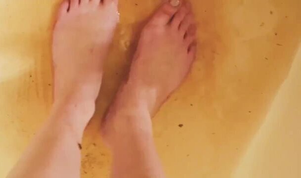 Foxy Young MILF Gets Soft Soles Sexy Long Toes Filthy Make Your Hard (Foot Fetish)