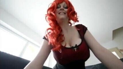 Geile Rothaarige gibt Tipps fuer Telefon Live