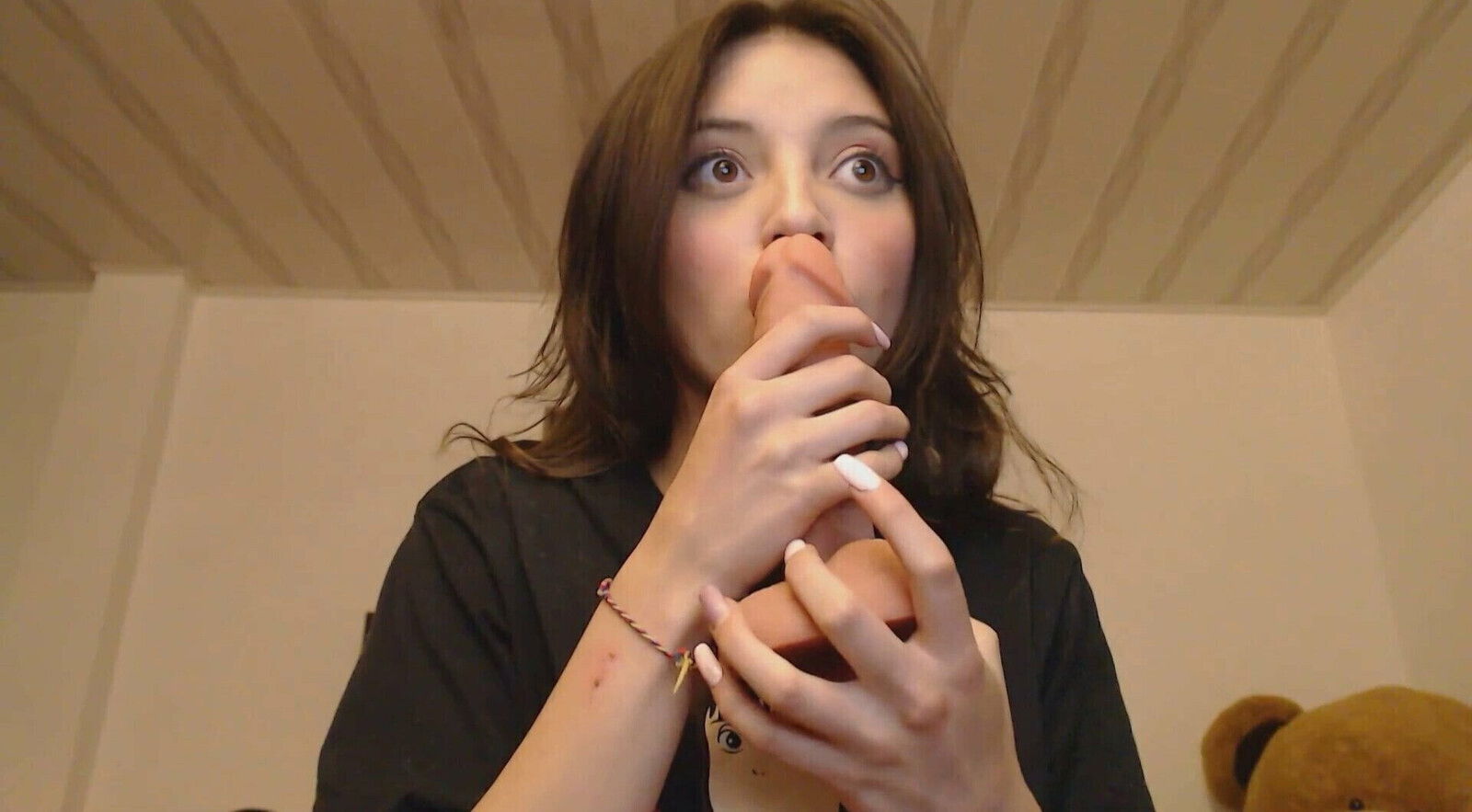 Sexy Colombian camgirl knows please with virgin pussy