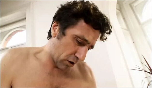 Brunette’s pussy gets licked fingered