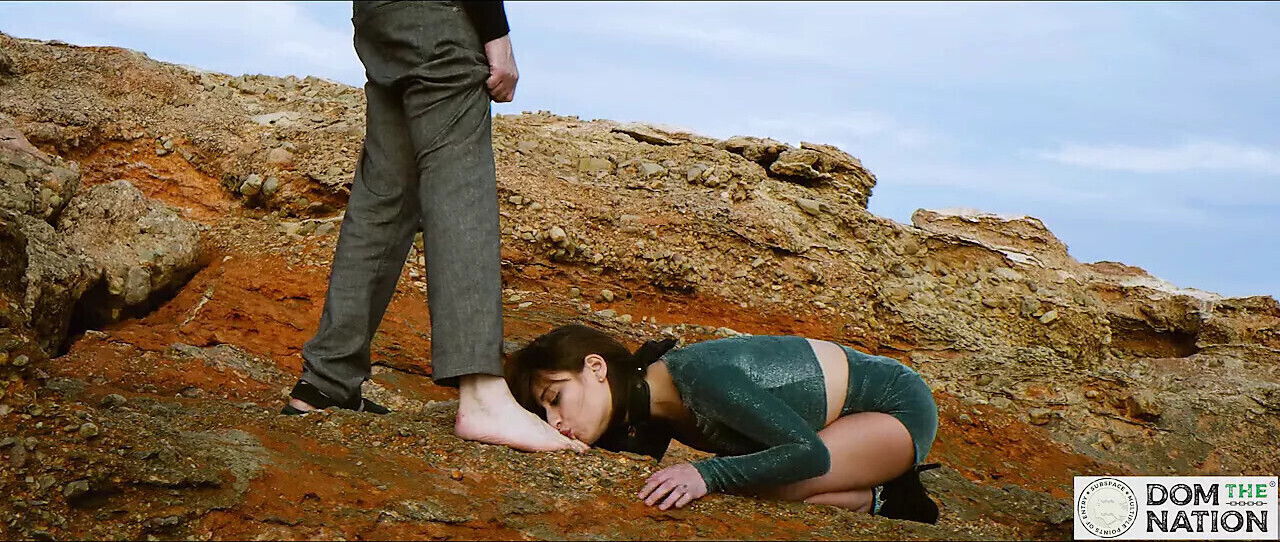 Italian Silvia Soprano eats feet walk with