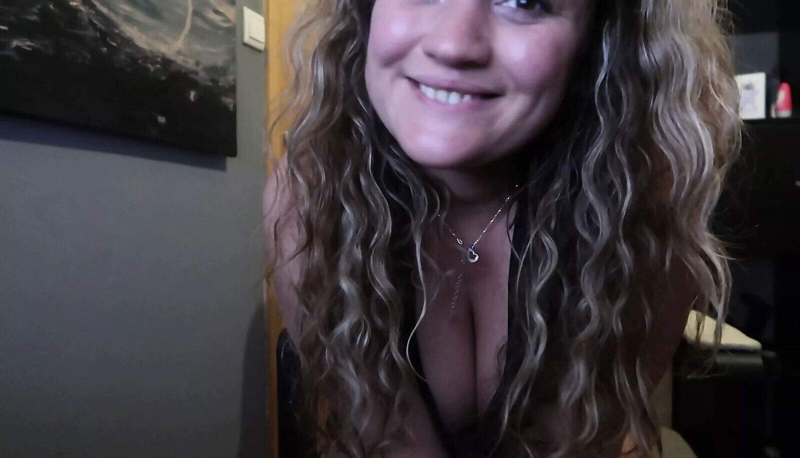 BABE, WEARING TINY DRESS while SMOKE!!