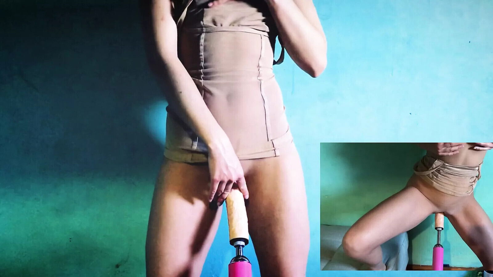 Slutwife dancing fucking with giant fuck machine